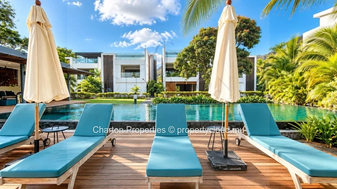 3-bedroom ground-floor apartment in the heart of Rivière Noire's nautical universe