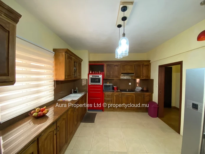 Spacieux 3 chambres 201m², grand séjour et cuisine équipée à Beau Bassin