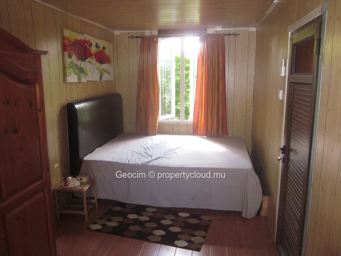 Flic en Flac Morc St Jacques Maison de plain-pied de 2 càc sur 80 toises terrain clos. Disponible. (Mandat exclusif)