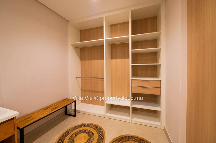 Belle Vue Harel - Spacious 4-bedroom first floor apartment (Sole Mandate)