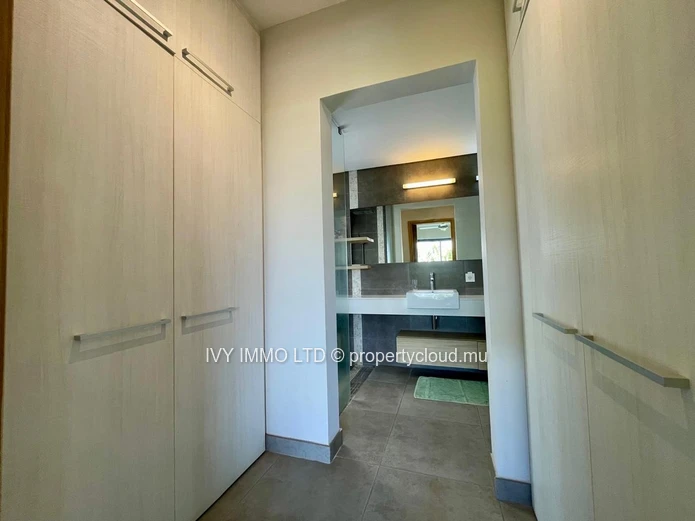 Appartement à louer pour une courte durée  Situé à #montchoisy  |