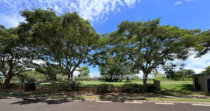 For Sale - 1054 m² Residential Plot