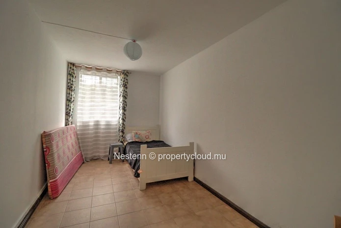 Traditional house with independent studio 