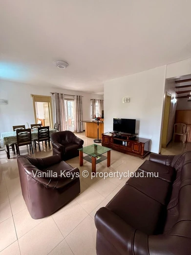 Spacious 4-Bedroom Apartment with Sea Views – Flic en Flac
