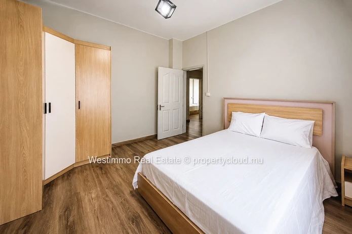 Appartement récent de 120 m² et 3 chambres en suite à louer au cœur de Curepipe