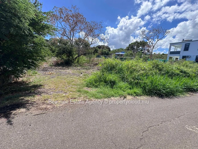   Terrain résidentiel de 18 perches à vendre à Albion, situé à Morcellement Belle Vue