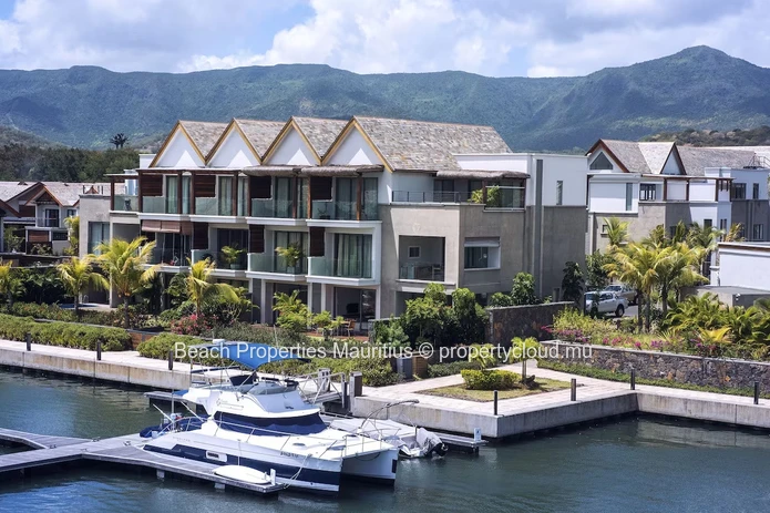 Appartement en bord de mer à Marina Resort