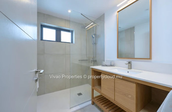 Cozy apartment accessible to foreigners for sale in Pointe aux Canonniers, 131m², 3 bedrooms, shared pool, garden, se...