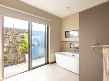 Private 4 Bed Villa just minutes from Bain Boeuf Beach