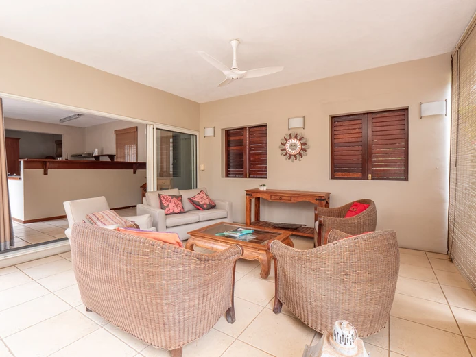 3-bedroom renovated house with office for rent in La Preneuse