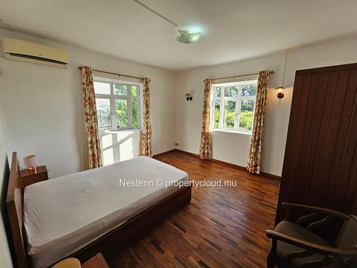 Nestenn present this 3 bedrooms apartment well located in Ville Noire