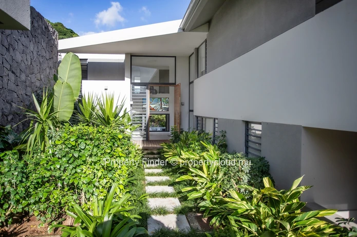 Luxurious 4-Bedroom Villa with Breathtaking Le Morne Views