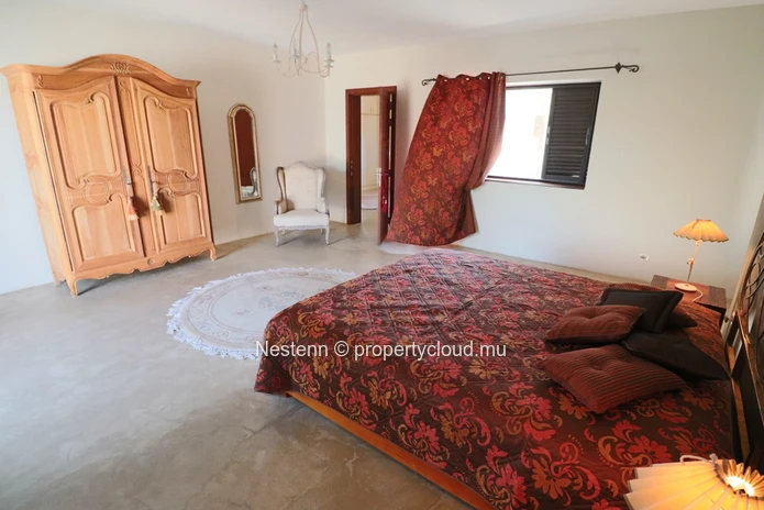 Domaine résidentiel avec 1 villa et 4 bungalows - Avec permis.