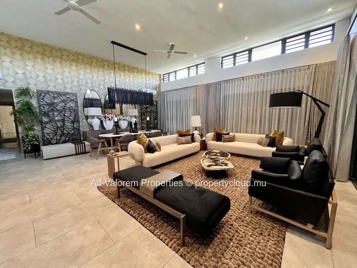 Exceptional 4-Bedroom Furnished Apartment for Sale – Bagatelle Inn
