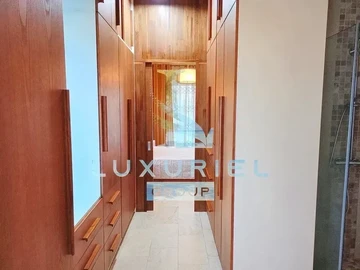 6 Bedroom Villa