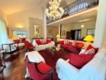 5 Bedroom Villa