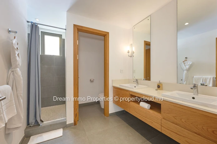  Elegant Furnished 3-Bedroom Apartment With Hotel Access In Grand Gaube - Mauritius