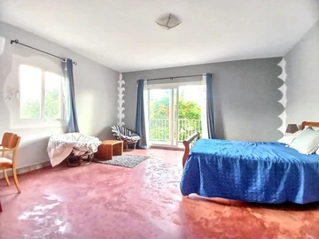 9 Bedroom Villa