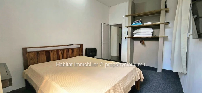 A louer : Charmante maison meublée et équipée de 105 m² sur un terrain de 100 toises à Roches Brunes