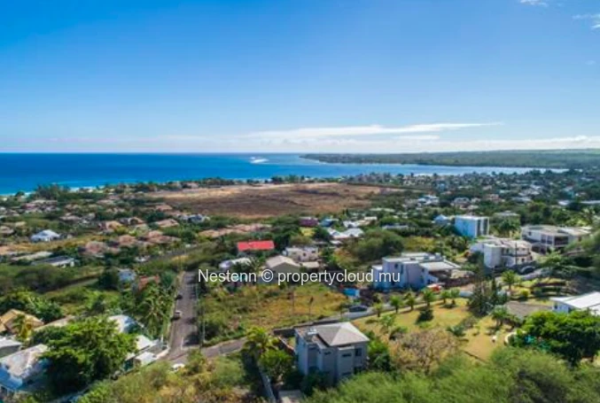Magnificent modern apartment of 320m2 with private swimming pool and stunning views over the bay