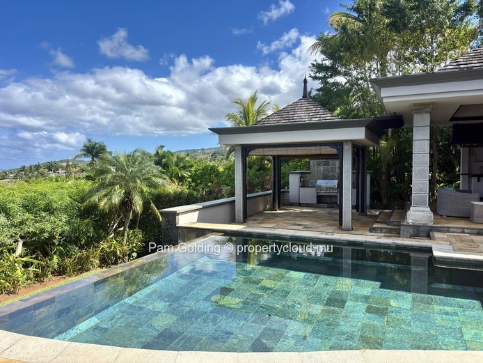 Élégante Villa de 4 Chambres avec Vue Spectaculaire sur l’Océan à Heritage Villas Valriche