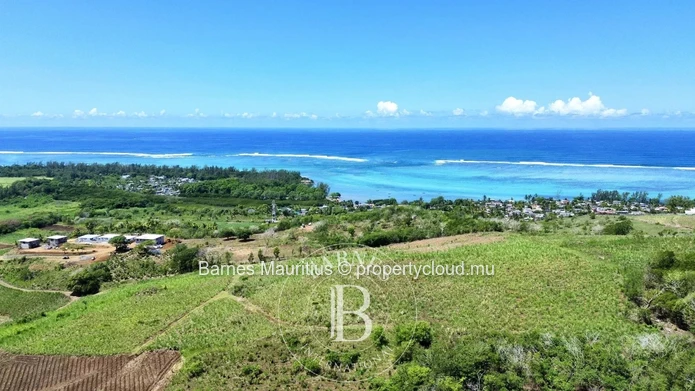 Bel Ombre - Agricultural land with sea and mountain views