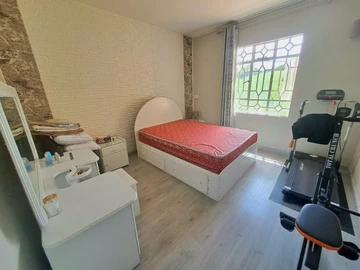 6 Bedroom House