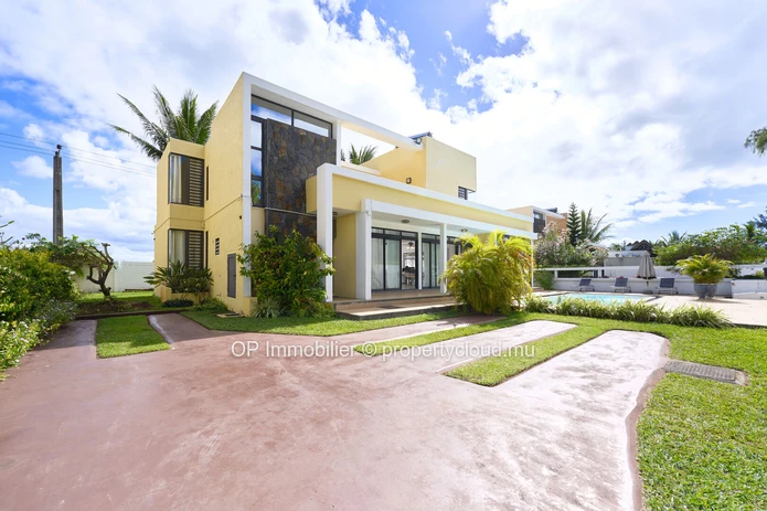 Maison 4 chambres avec piscine à vendre à Belle Mare 279m²