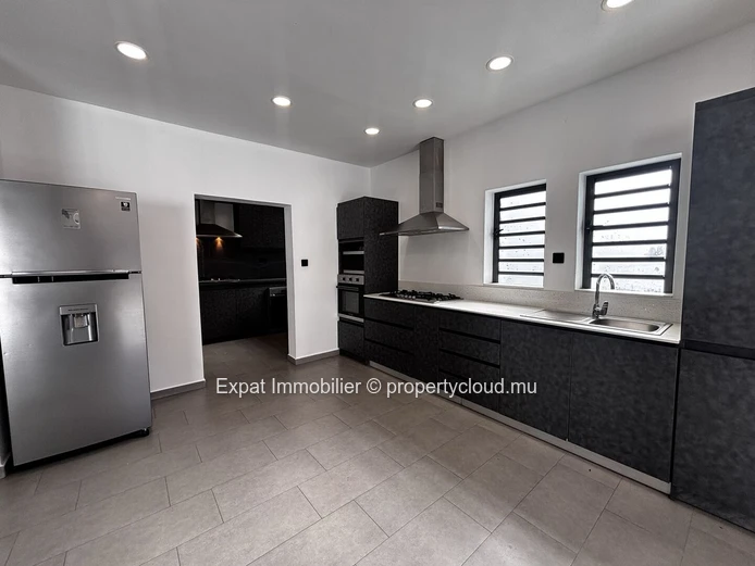 Exceptional 4 En-Suite Bedroom Villa With Private Pool – Pereybère