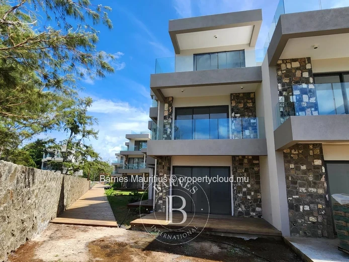 POSTE LAFAYETTE - Waterfront complex featuring penthouses and apartments