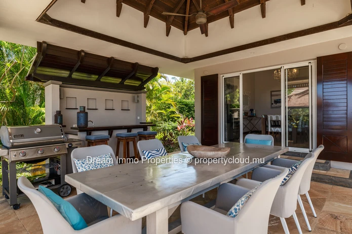 Élégante villa vue mer dans le prestigieux domaine golfique Heritage Villas Valriche à Bel Ombre – Ile Maurice