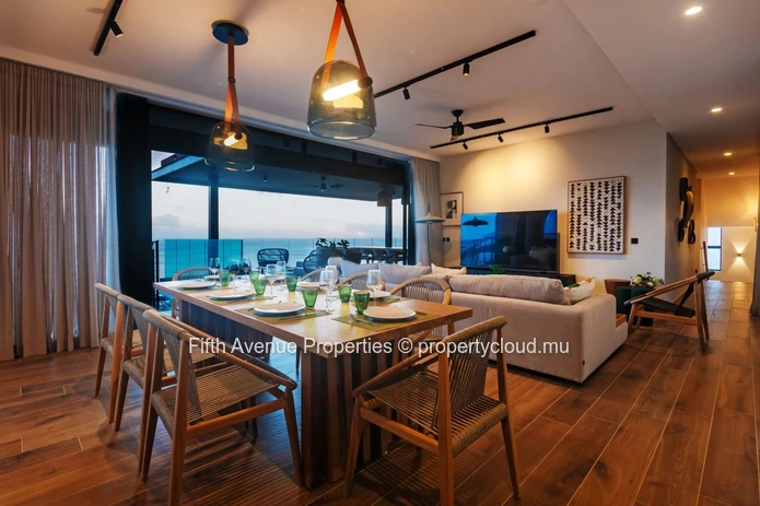 BLACK RIVER– Prestigious 5-Bedroom villa