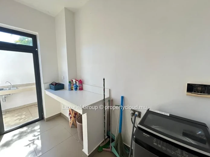 Villa Triplex à Louer à Azuri – Résidence Sécurisée avec Jardin Arboré