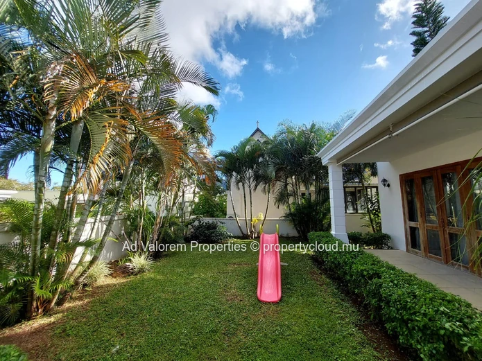 Superbe maison de 260m² à louer – meublée & équipée