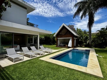 4 Bedroom Villa