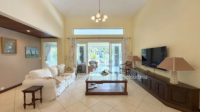 Belle Maison à Louer dans un Domaine Sécurisé