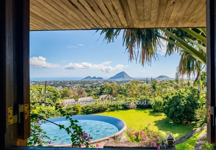 Executive House for Sale , Prestigious Floreal Area.