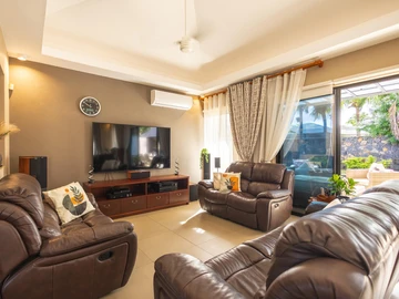 Private 4 Bed Villa just minutes from Bain Boeuf Beach