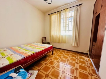 6 Bedroom House