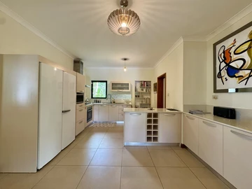 8 Bedroom Villa