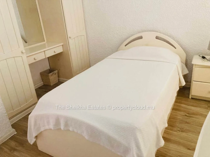 Charmant Triplex de 4 Chambres à Louer | Flic en Flac | 
