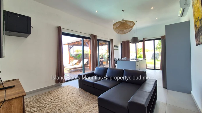Grande Baie Chemin Vingt Pieds : Maison de 3 Chambres à Vendre - Idéale Famille !