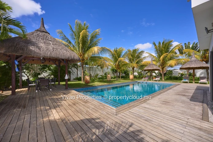 RES villa, accessible to non-Mauritians, for sale in Grand Baie, 362m² of living space, 1,185m² plot, 4 bedrooms, off...