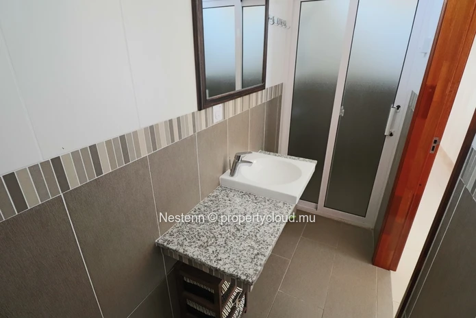Residential estate with 1 villa and 4 bungalows - With license. 