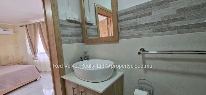 Penthouse de luxe 4 chambres avec vue sur l'océan et grande terrasse – Flic en Flac | Rs 80,000