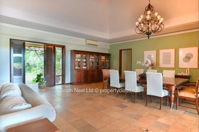 Villa de Prestige dans un Domaine Golfique à Tamarin | Piscine Privée & Vue Montagne