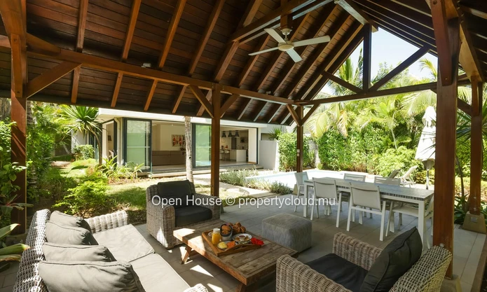 VILLA PDS à vendre, RIVIERE NOIRE, 248m², terrain 688m², 4 chambres, piscine privée, options web, accessible aux étra...