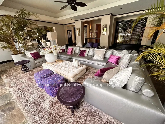 A serene haven with golf and sea view!