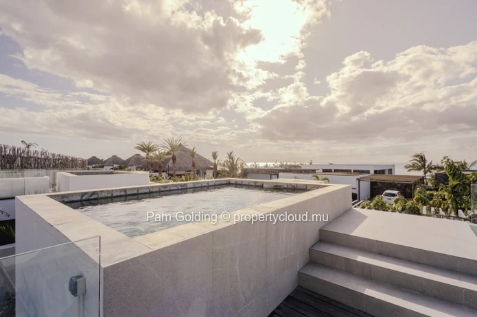 Vivez l'expérience d'être propriétaire de votre propre maison avec vue sur la mer. (Mandat exclusif)