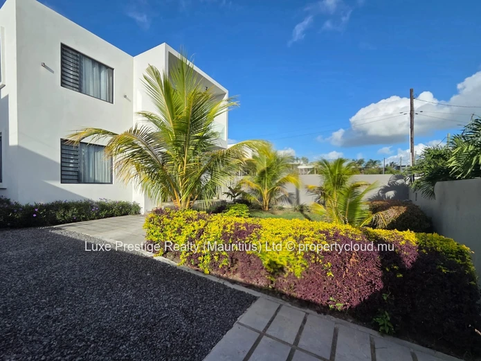 Modern Furnished Duplex Villa for Rent in Central Grand Baie | 2 Furnished Bedrooms, Office, Unfurnished Room, Privat...